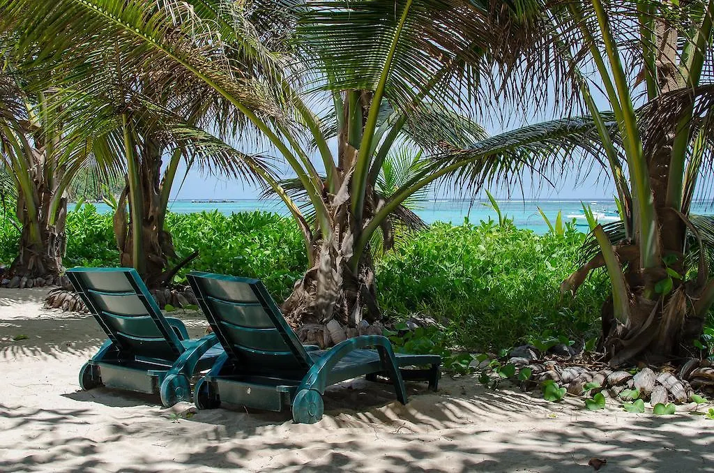 ***  Aparthotel Pieds Dans L'Eau Anse Royale Seychellen