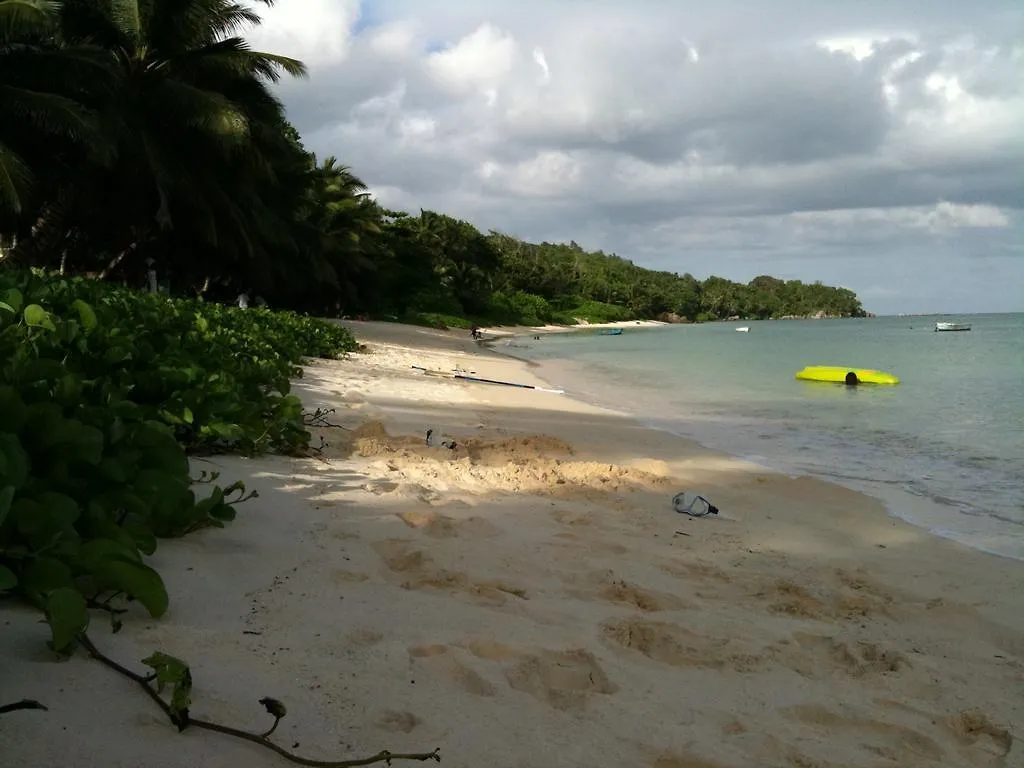 Pieds Dans L'Eau Aparthotel Anse Royale