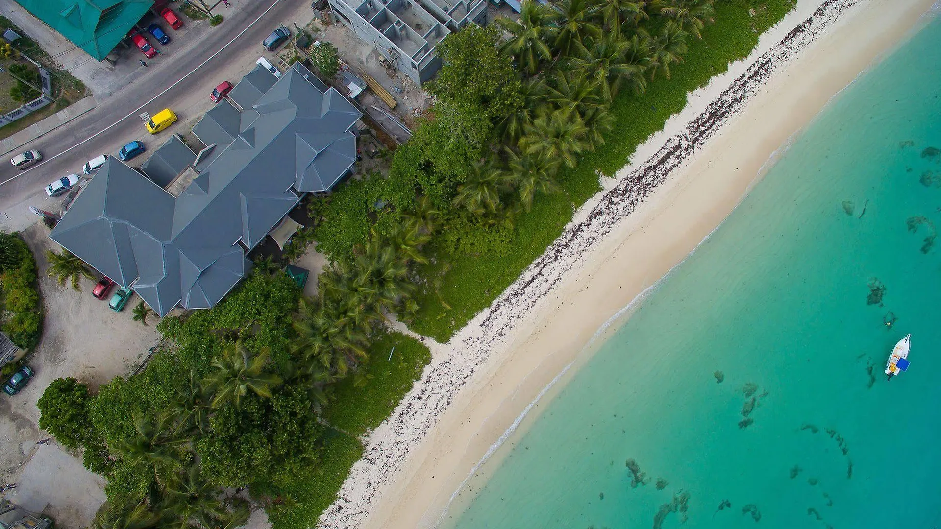 Pieds Dans L'Eau Aparthotel Anse Royale